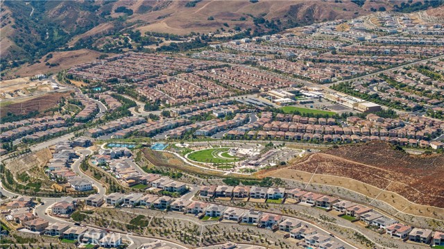 Detail Gallery Image 10 of 70 For 20548 Hummingbird Ct, Porter Ranch,  CA 91326 - 5 Beds | 5/1 Baths