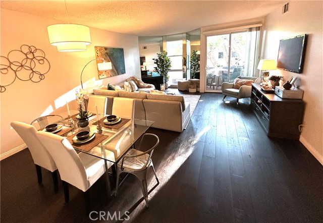 Detail Gallery Image 2 of 20 For 4242 Stansbury Ave #203,  Sherman Oaks,  CA 91423 - 2 Beds | 2 Baths