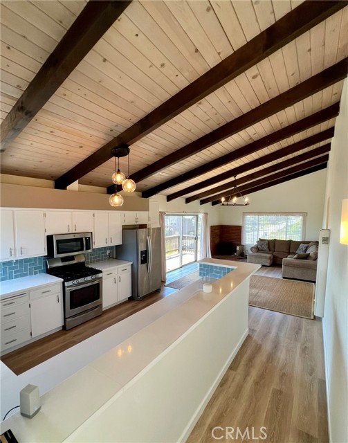 Detail Gallery Image 6 of 35 For 1950 Oxford Ave, Cambria,  CA 93428 - 3 Beds | 2 Baths