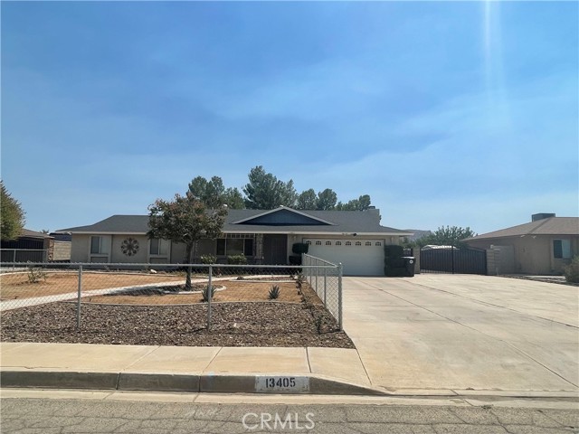 Detail Gallery Image 1 of 46 For 13405 Applewood Rd, Apple Valley,  CA 92308 - 3 Beds | 2 Baths