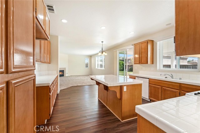 Detail Gallery Image 8 of 42 For 330 Palo Santa, San Jacinto,  CA 92582 - 5 Beds | 3 Baths