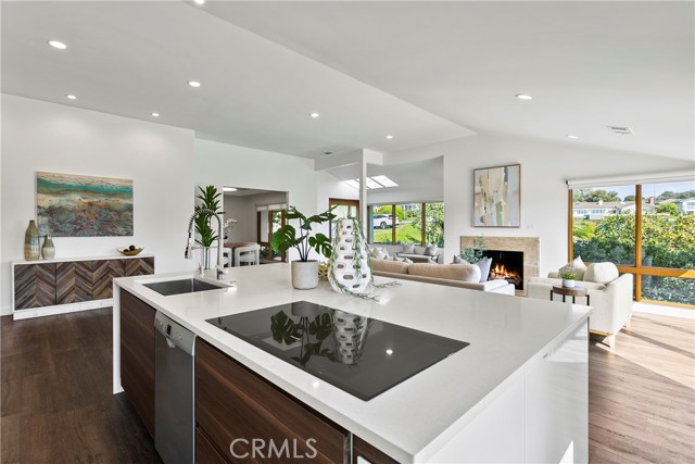 Detail Gallery Image 9 of 33 For 11 Skysail Dr, Corona Del Mar,  CA 92625 - 2 Beds | 2/1 Baths