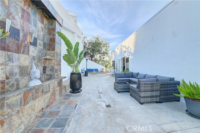 Detail Gallery Image 35 of 44 For 3952 Oakfield Dr, Sherman Oaks,  CA 91423 - 5 Beds | 4/1 Baths