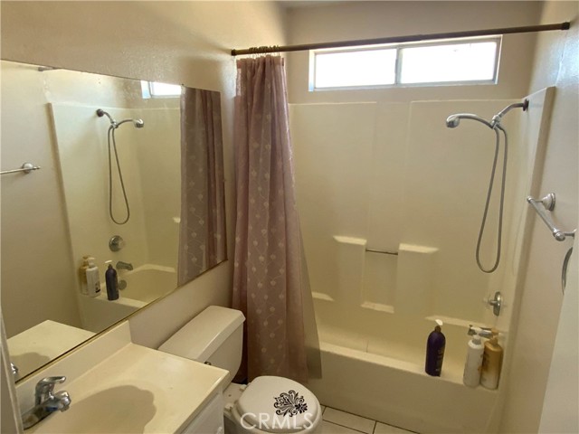 15723 Granada Avenue, Fontana, California 92335, 3 Bedrooms Bedrooms, ,2 BathroomsBathrooms,Single Family Residence,For Sale,Granada,IV24032646
