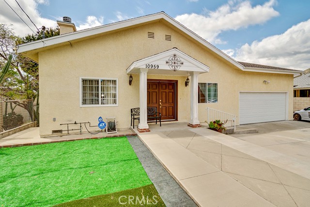 10959 Scoville Avenue photo 2