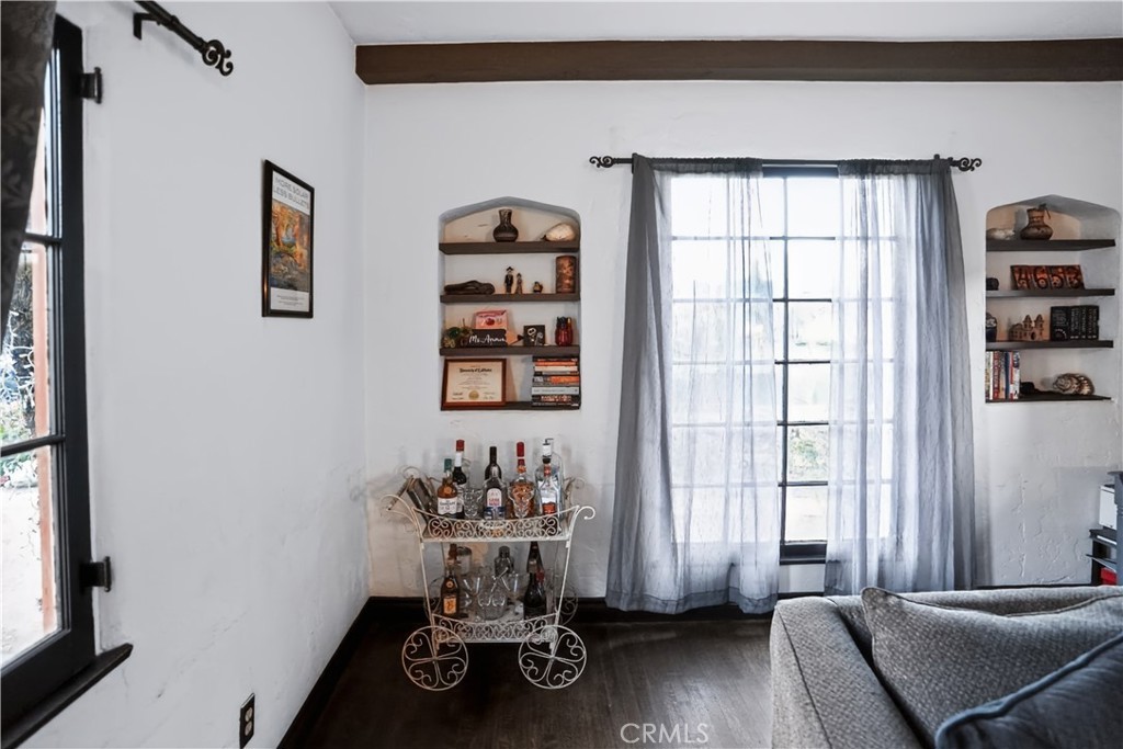 https://media.crmls.org/medias/a01c3095-9dd5-4191-9465-574c5e1d7e96.jpg?preset=X-Large