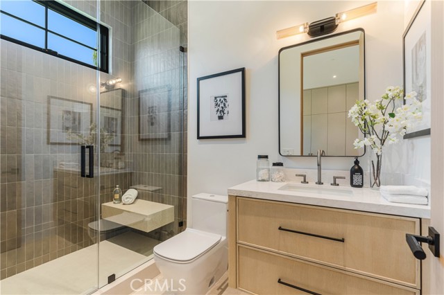 Detail Gallery Image 17 of 37 For 16711 Moorpark St, Encino,  CA 91436 - 6 Beds | 6/1 Baths