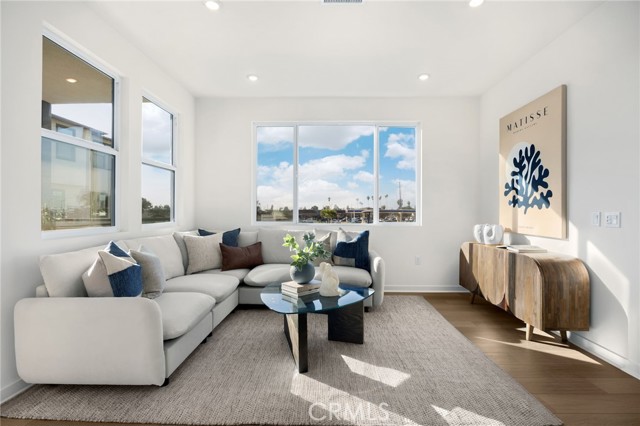 Detail Gallery Image 4 of 62 For 109 S Laxore St #306,  Anaheim,  CA 92804 - 2 Beds | 2/1 Baths