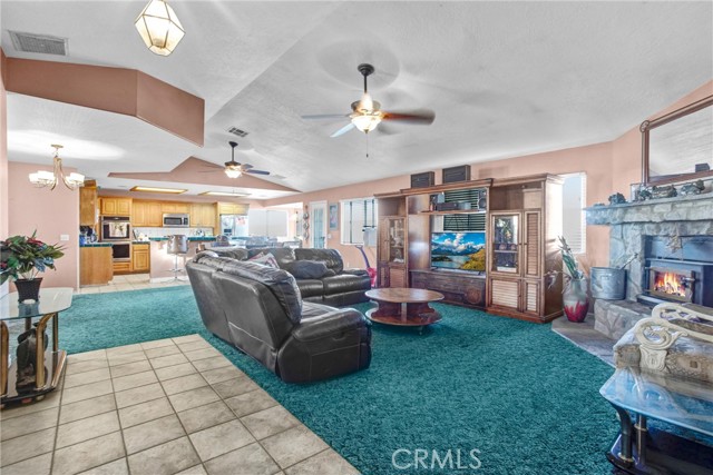 Detail Gallery Image 12 of 40 For 10439 Mesa, Oak Hills,  CA 92344 - 5 Beds | 3 Baths