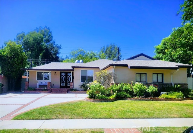 19100 Bessemer Street, Tarzana CA: https://media.crmls.org/medias/a01e718c-8044-4a41-9e35-fa66b3514b9a.jpg