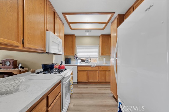 Detail Gallery Image 11 of 38 For 13032 Rainwood Ct, Victorville,  CA 92395 - 2 Beds | 2 Baths