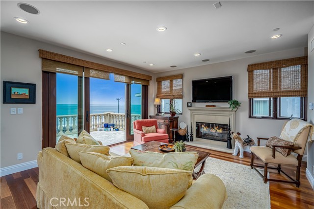 1724 Esplanade, Redondo Beach, California 90277, 3 Bedrooms Bedrooms, ,1 BathroomBathrooms,Residential,Sold,Esplanade,SB21185823