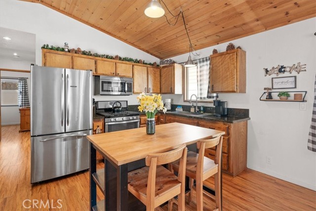 Detail Gallery Image 5 of 23 For 921 Wendy, Big Bear City,  CA 92314 - 2 Beds | 1/1 Baths