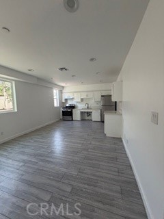 Detail Gallery Image 6 of 32 For 1130 Browning, Los Angeles,  CA 90037 - 3 Beds | 3/1 Baths