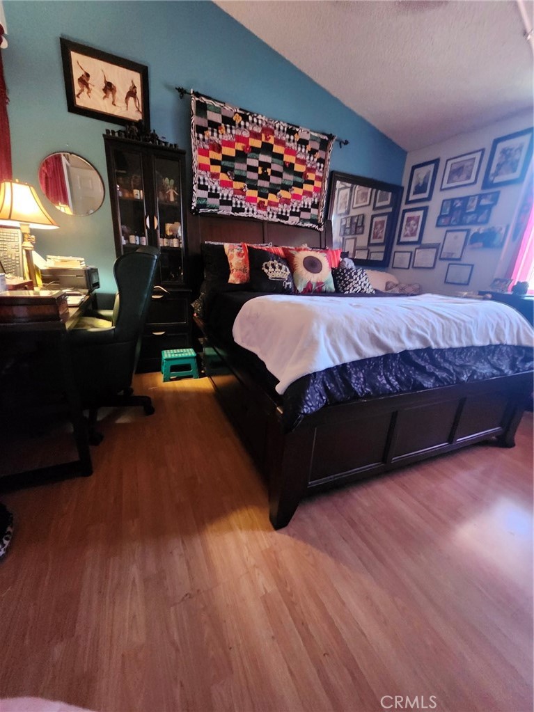 https://media.crmls.org/medias/a0221f7a-c308-4686-a0f8-c1122526e23f.jpg?preset=X-Large