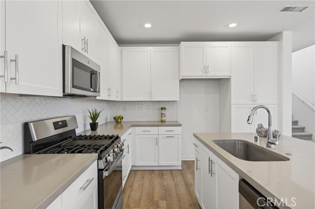 Detail Gallery Image 6 of 63 For 4044 Shada Ln, Corona,  CA 92883 - 4 Beds | 3 Baths