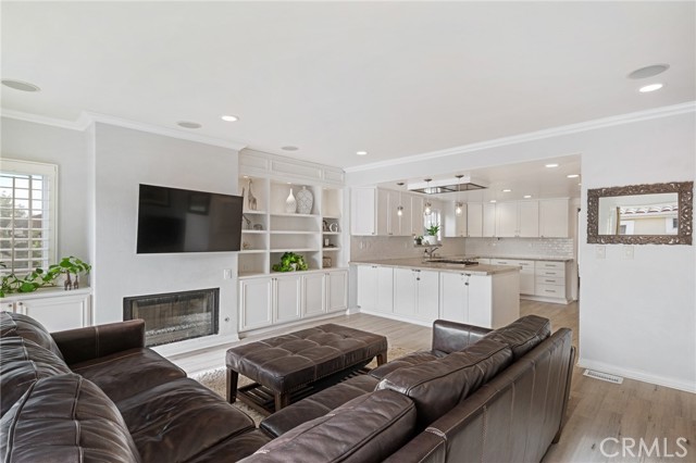 202 Lucia Avenue, Redondo Beach, California 90277, 5 Bedrooms Bedrooms, ,3 BathroomsBathrooms,Residential,Sold,Lucia,SB21191520