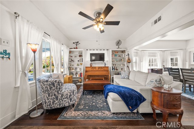 373 W Santa Cruz Street, San Pedro CA: https://media.crmls.org/medias/a022f7fc-117c-4a6a-9590-6d115f11422d.jpg
