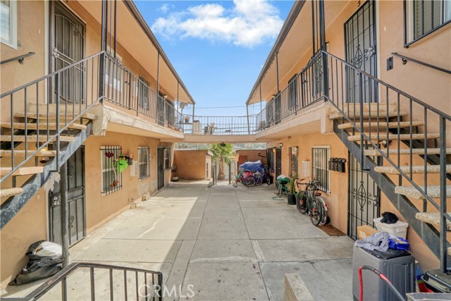 5274 Ithaca Avenue, Los Angeles CA: https://media.crmls.org/medias/a0251efb-6939-467e-9883-0ac74b51cba1.jpg