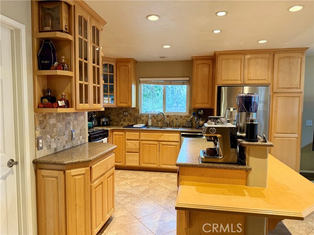 Detail Gallery Image 13 of 37 For 27939 Oakgale, Canyon Country,  CA 91351 - 3 Beds | 2 Baths