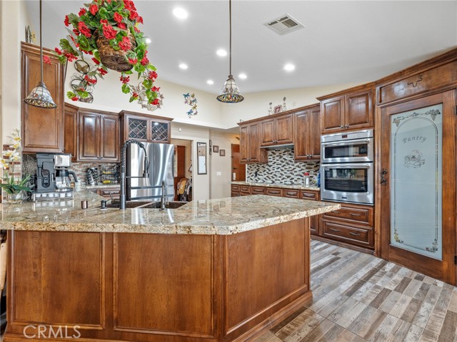 Detail Gallery Image 18 of 57 For 13991 Jicarilla Rd, Apple Valley,  CA 92307 - 4 Beds | 3 Baths