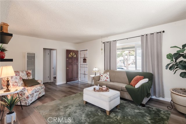 1004 Firmona Avenue, Redondo Beach CA: https://media.crmls.org/medias/a0270800-f5dd-4533-8ad4-f2b4411b527e.jpg