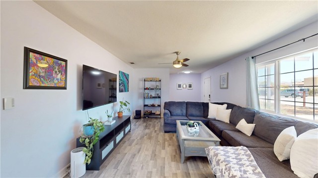 18271 Treleven Avenue, Lake Elsinore CA: https://media.crmls.org/medias/a02719cb-ed72-4719-a835-0629648624bc.jpg