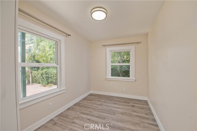 Detail Gallery Image 9 of 28 For 1639 Redcliff #1/2,  Los Angeles,  CA 90026 - 2 Beds | 1 Baths