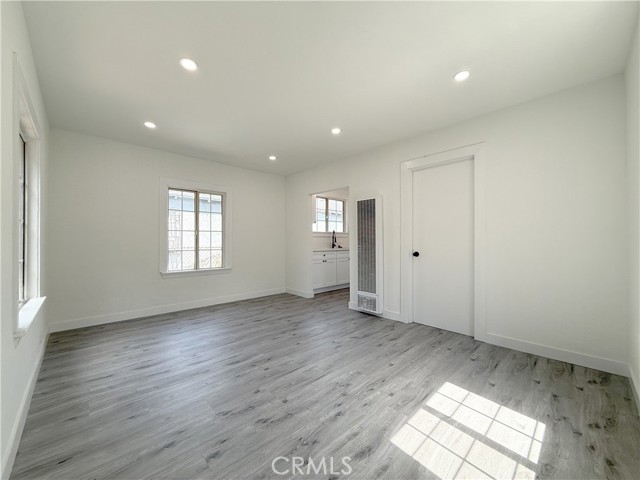 Detail Gallery Image 6 of 20 For 10346 Kalmia St, Los Angeles,  CA 90002 - 2 Beds | 2 Baths