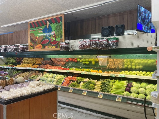 8236 Norwalk, Whittier CA: https://media.crmls.org/medias/a028389c-1074-4422-9356-cebe45d660c5.jpg