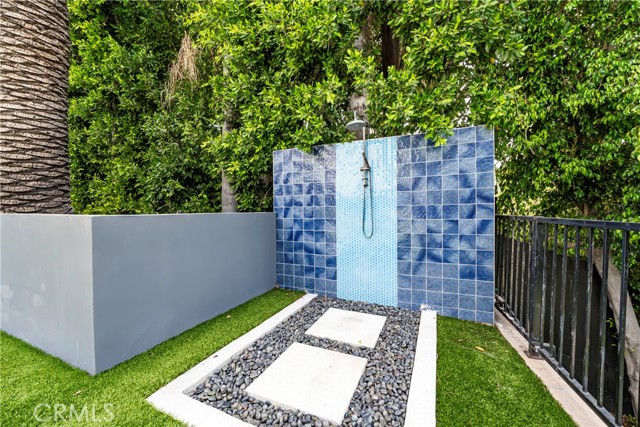 4706 Katherine Avenue, Sherman Oaks CA: https://media.crmls.org/medias/a028feba-8f5e-4701-a8fd-c60fd2968656.jpg