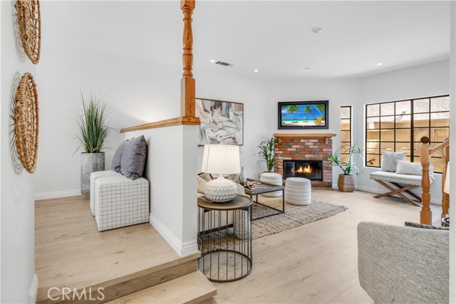 Detail Gallery Image 6 of 28 For 2008 Mathews Ave #C,  Redondo Beach,  CA 90278 - 3 Beds | 2/1 Baths