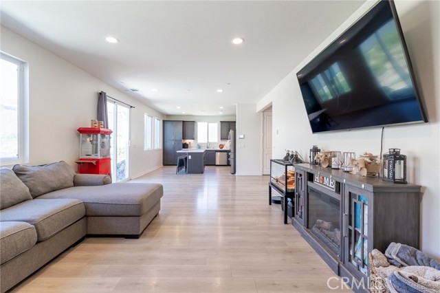 31058 Avenida Ramblas, Highland CA: https://media.crmls.org/medias/a0298f9e-2dfb-4498-b465-d51f2b6212dc.jpg