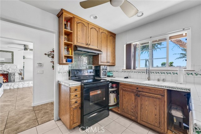 5622 Sharon Way, Jurupa Valley CA: https://media.crmls.org/medias/a02cbfdd-99bc-4a96-82cd-e0ab367a3d95.jpg