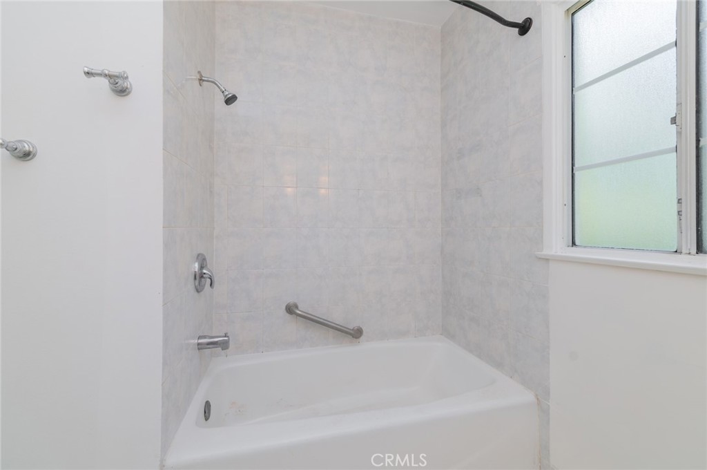 https://media.crmls.org/medias/a02ce910-ce20-4512-b737-05ac302e8f38.jpg?preset=X-Large