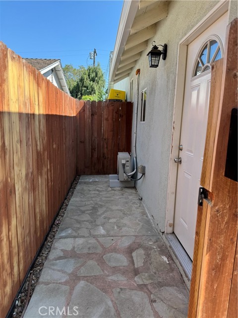 Detail Gallery Image 2 of 9 For 23340 Schoolcraft St, West Hills,  CA 91307 - 1 Beds | 1 Baths