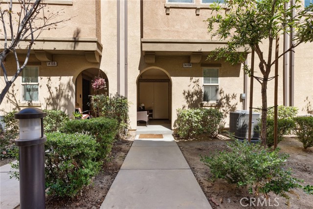 Detail Gallery Image 3 of 28 For 14104 W Birch Ln, Van Nuys,  CA 91405 - 3 Beds | 3 Baths