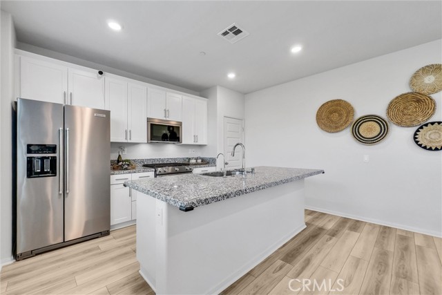 Detail Gallery Image 13 of 45 For 683 E Joseph Privado, Ontario,  CA 91761 - 3 Beds | 2/1 Baths