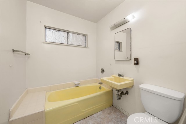 641 Casa Blanca Drive, Fullerton CA: https://media.crmls.org/medias/a02e4602-e58d-4d8a-a79d-9efef855c84e.jpg