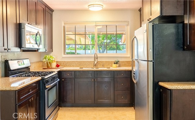 19945 Labrador Street, Chatsworth CA: https://media.crmls.org/medias/a02e4788-6a83-479a-adf8-efdd166614cd.jpg