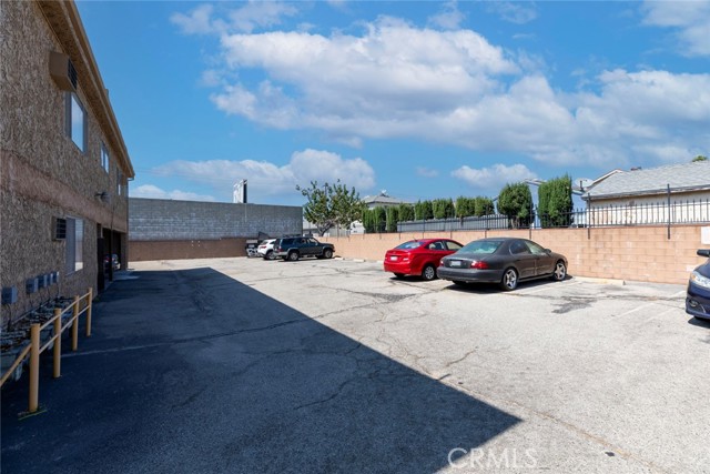 Detail Gallery Image 13 of 14 For 11341 Victory Bld, North Hollywood,  CA 91606 - – Beds | – Baths