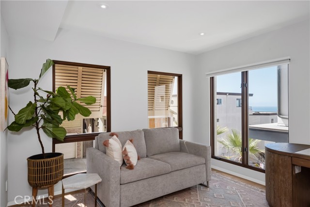 221 36th Street, Manhattan Beach, California 90266, 3 Bedrooms Bedrooms, ,3 BathroomsBathrooms,Residential,Sold,36th,SB22069794