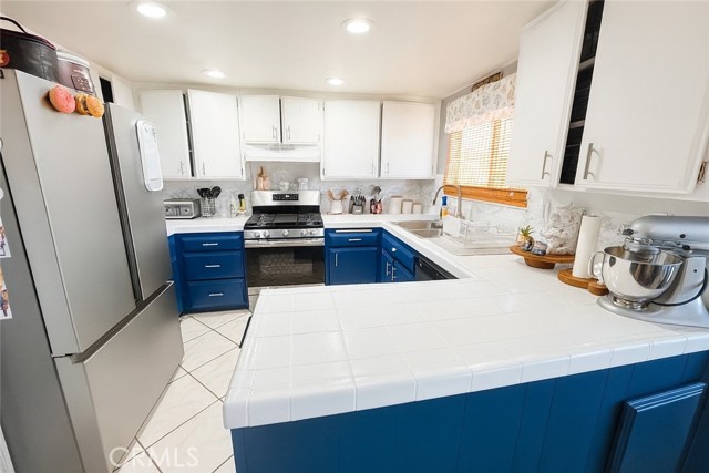 14112 Pacoima Court, Victorville CA: https://media.crmls.org/medias/a02fbb3e-8796-40ee-a952-0aa6af259b98.jpg