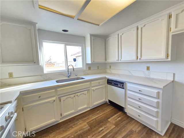 Detail Gallery Image 11 of 32 For 20361 86th St, California City,  CA 93505 - 3 Beds | 2 Baths