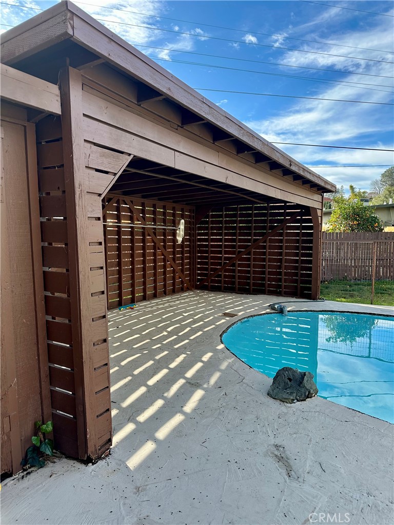 https://media.crmls.org/medias/a0315c2f-fd17-41f4-b5ed-1c6ea9433a64.jpg?preset=X-Large