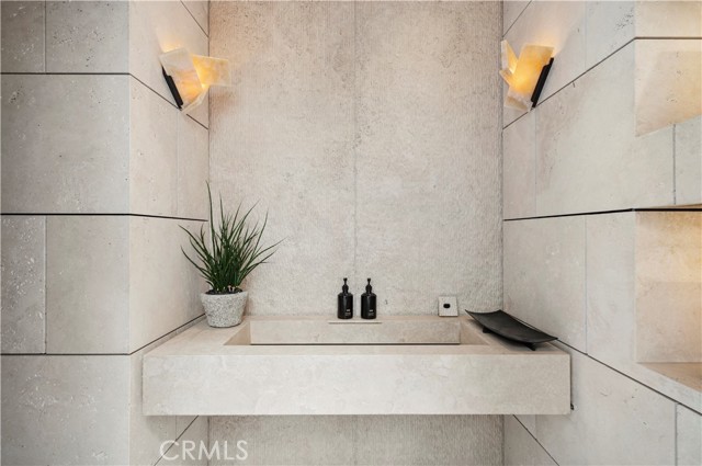 Detail Gallery Image 10 of 11 For 88 Emerald, Laguna Beach,  CA 92651 - 5 Beds | 6/1 Baths