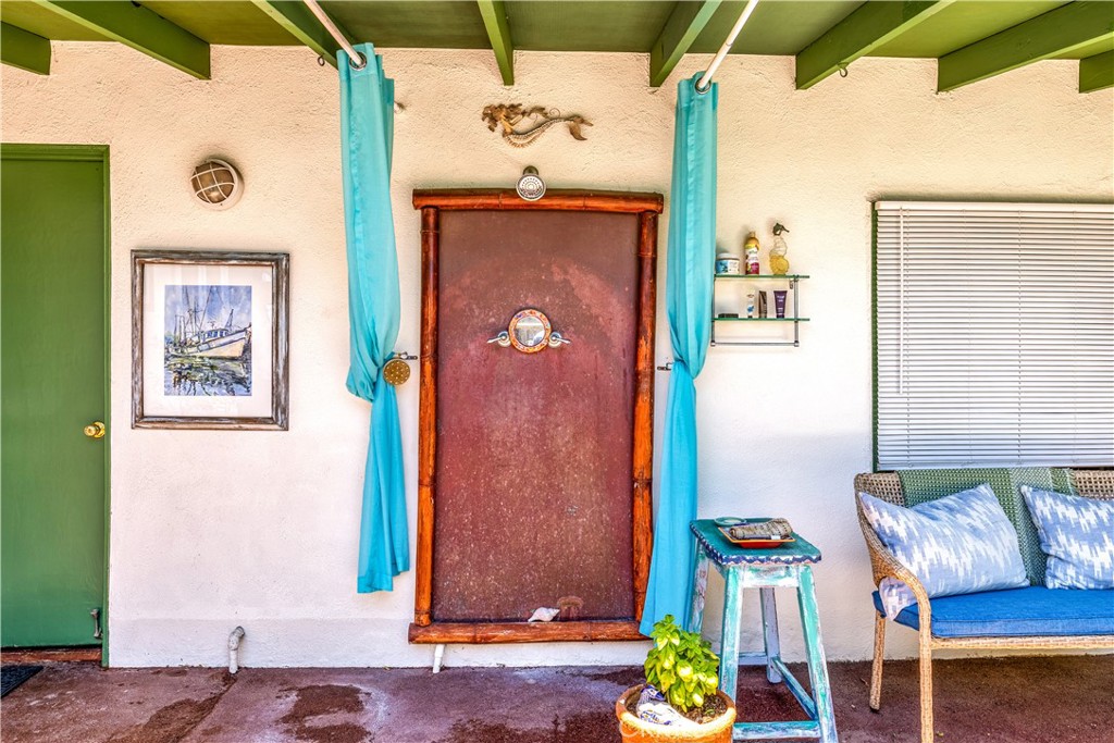 https://media.crmls.org/medias/a031f5d9-a814-46a9-af80-a98796a46bbf.jpg?preset=X-Large
