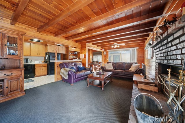 Detail Gallery Image 3 of 28 For 346 W North Shore Dr, Big Bear City,  CA 92314 - 3 Beds | 2 Baths