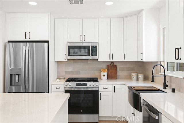 5021 Dovewood Drive, Huntington Beach CA: https://media.crmls.org/medias/a032d1dc-3eb2-4f7a-a5c0-44bbf962b43e.jpg