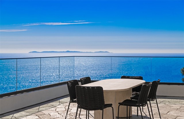 31 N Vista De Catalina, Laguna Beach CA: https://media.crmls.org/medias/a032e848-7dc9-4c80-a0b1-0c74bbbd2a48.jpg